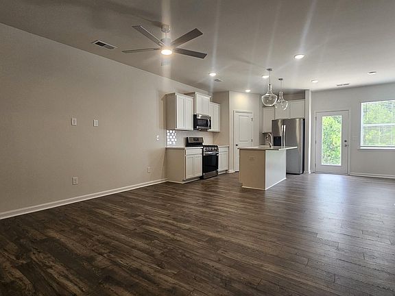 4th image of 204 Sunny Dr
