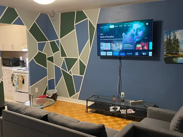 650 Parliament St #911, Toronto, ON M4X 1R3