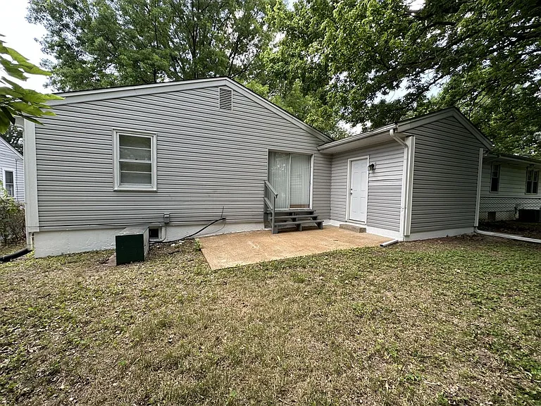 107 Anistasia Dr — Photo 4