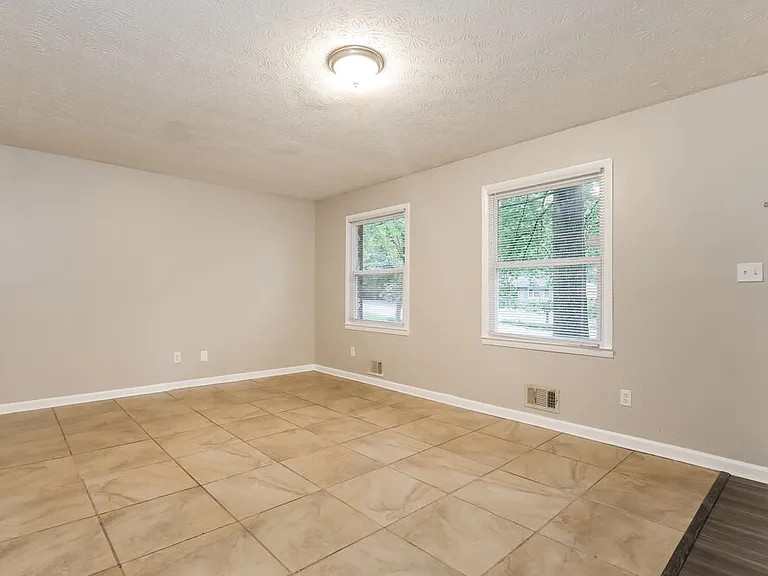 8486 Magnolia Dr — Photo 5
