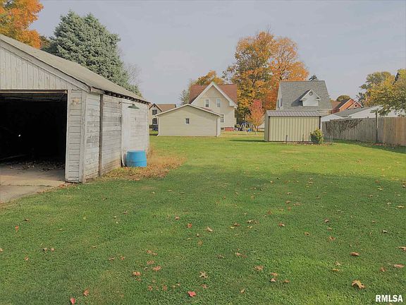 4th image of 1037 N Seminary St