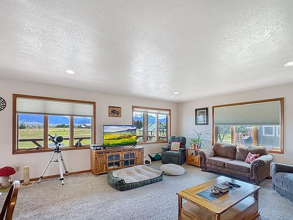 Living Room - view 2