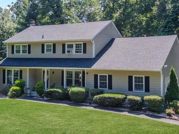 18 Washington Avenue, East Setauket, NY 11733