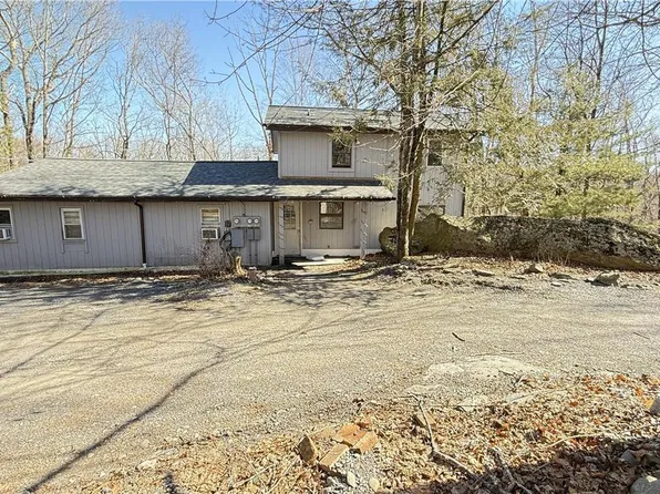 212 Williams Dr, East Stroudsburg, PA 18302