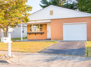 40 Virgin Islands Dr, Toms River, NJ 08757