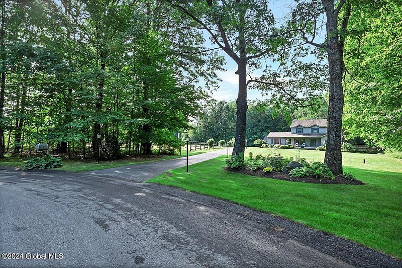 4th image of 7 Pine Brook Drive