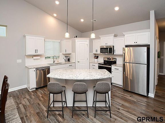 5th image of 6514 S 213th St
