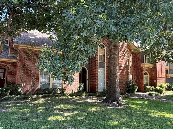 160 Cobblestone Row, Denton, TX 76207