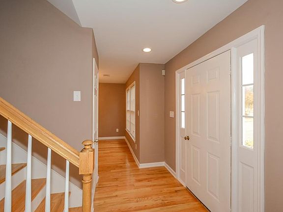 3rd image of 10515 Windsor Park Dr