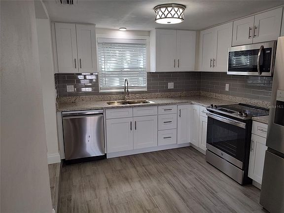 3rd image of 301 Mystic Lake Dr N