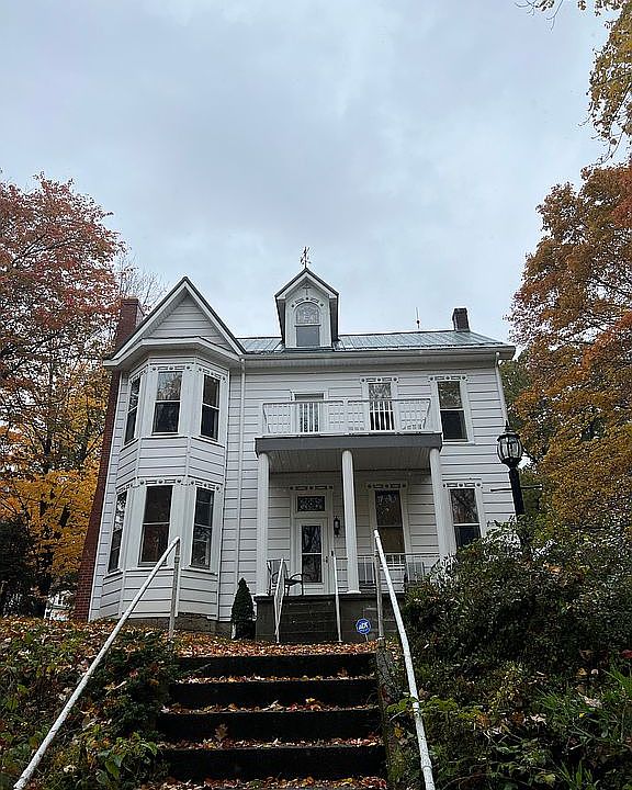 1st image of 275 Harvey St