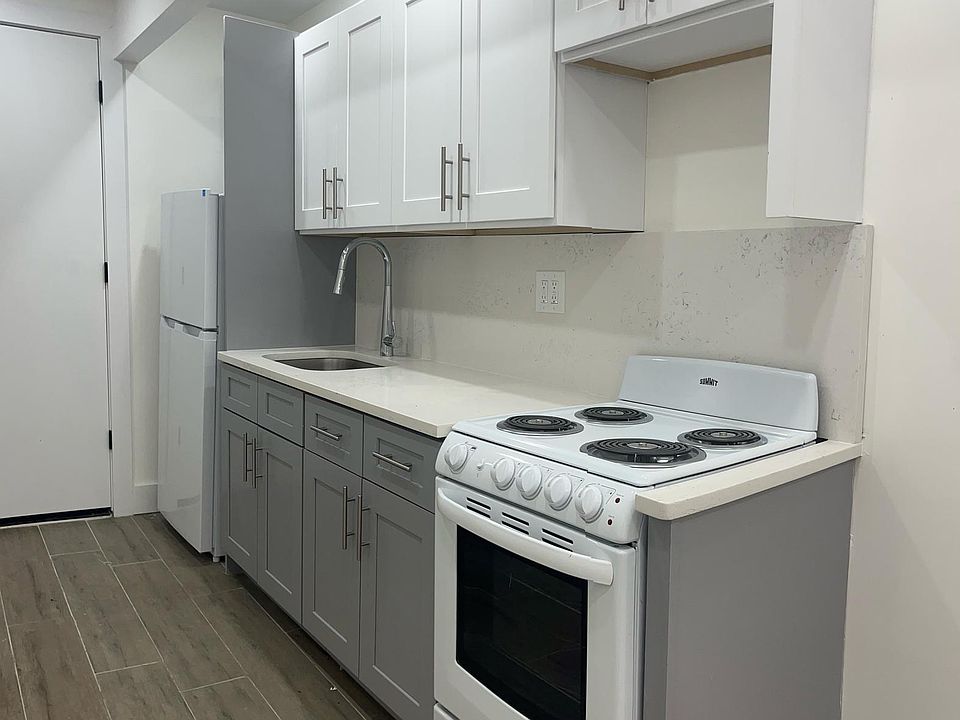 1st image of 2945 Bainbridge Ave #1