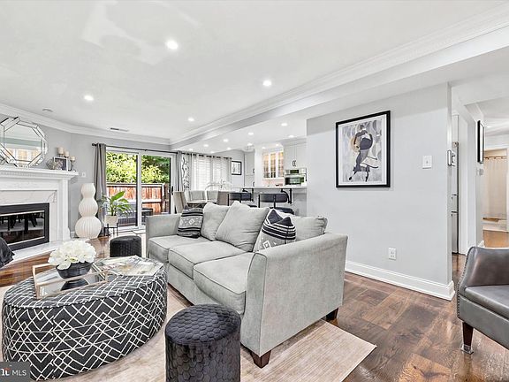 4th image of 1750 Oakwood Ter APT 17A