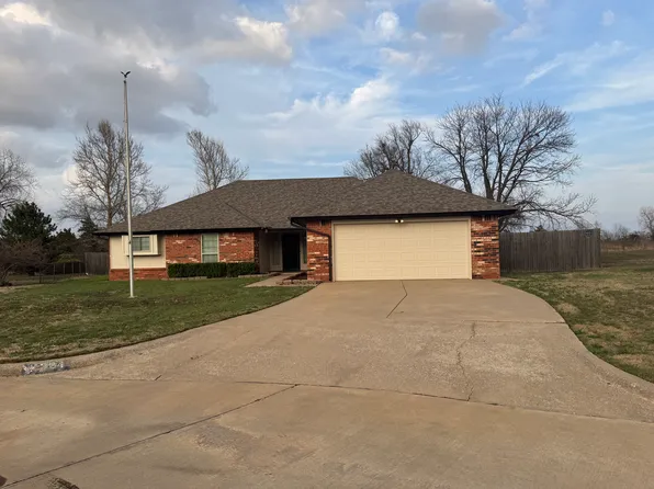 324 Christopher Todd Dr, Moore, OK 73160