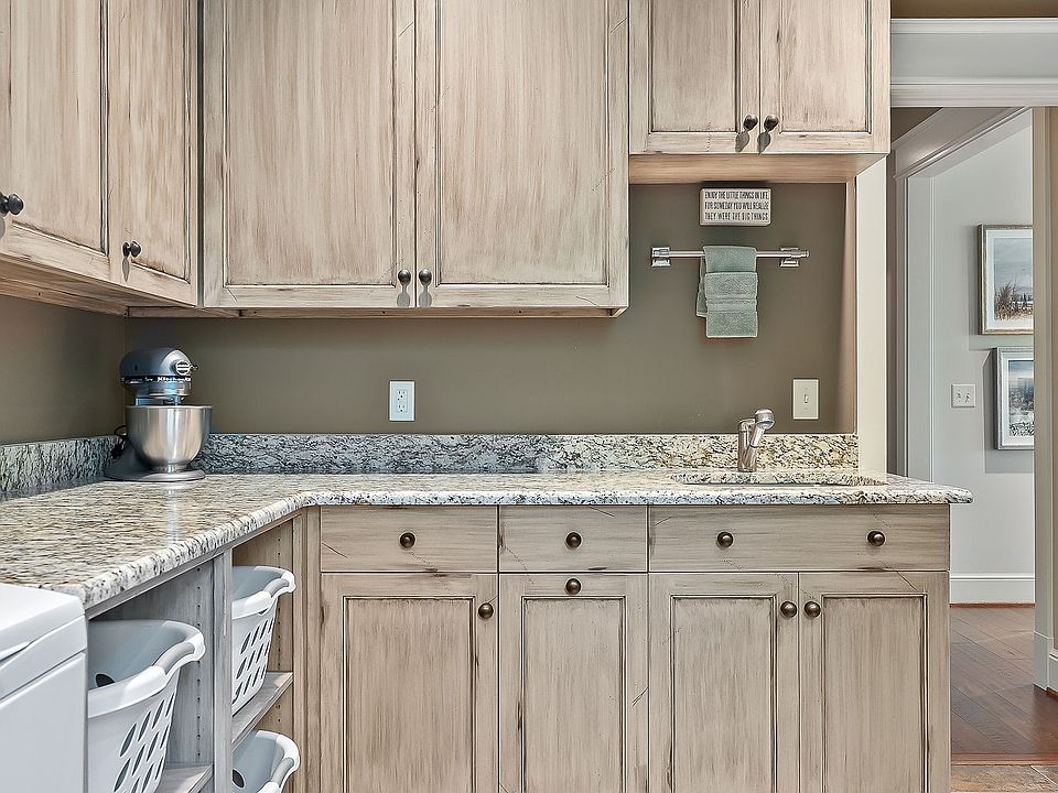37th image of 415 Summer Breeze Dr