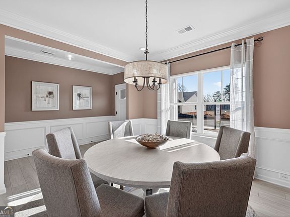 3rd image of 156 Saddle Ridge Loop