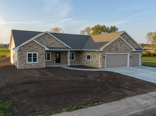 550 Royal Saint Pats Dr, Wrightstown, WI 54180