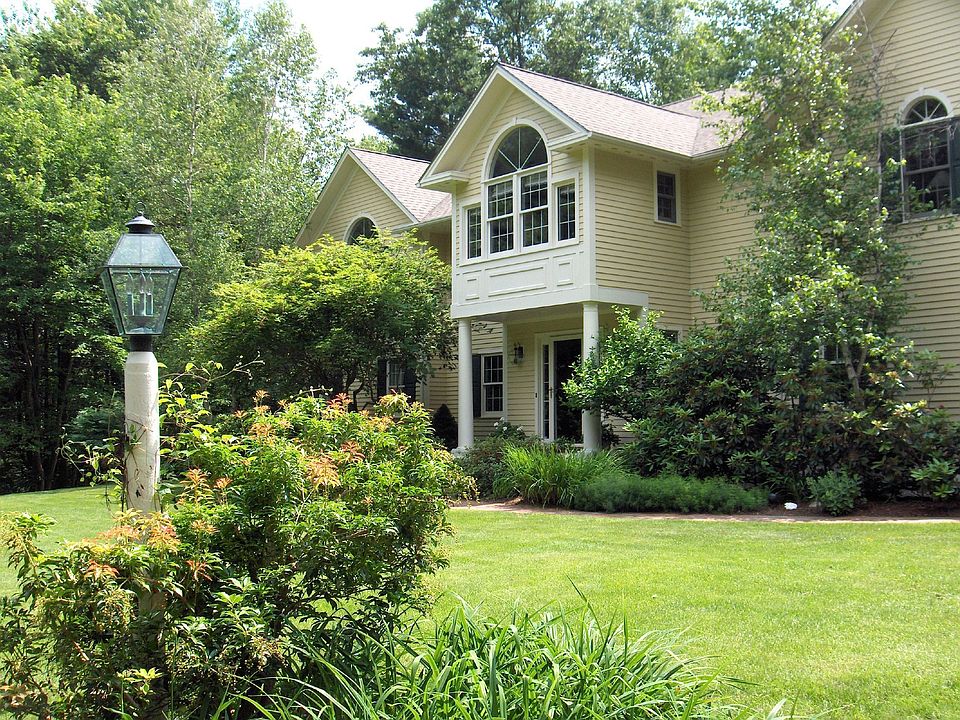 Partial view of front