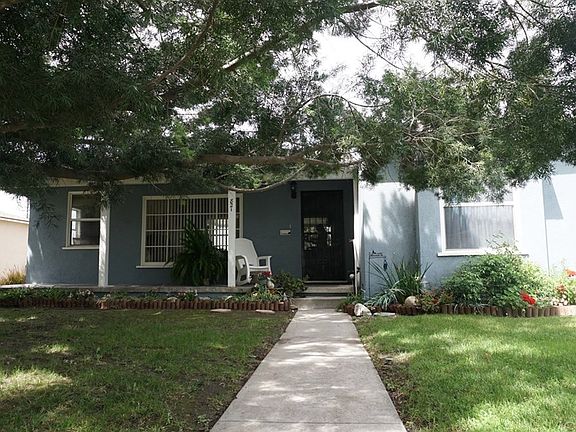 3rd image of 821 Oxford Dr
