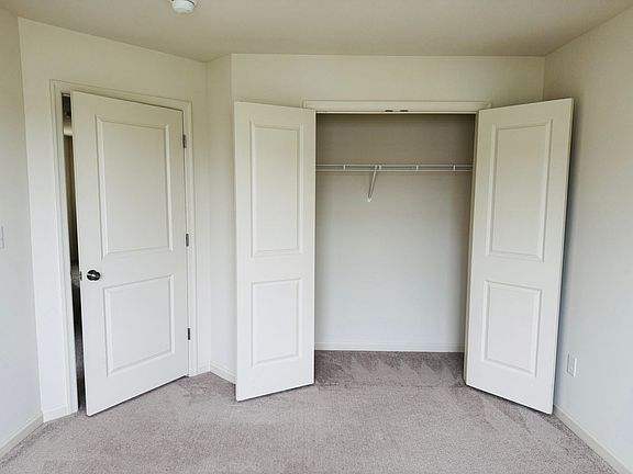4th image of 1435 Carrick Ct