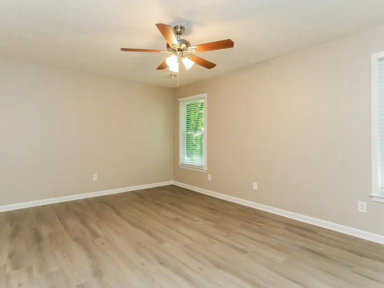 275 Oak St — Photo 12