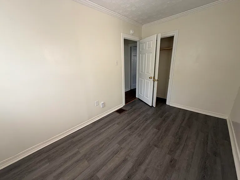 203 W Elm St — Photo 16