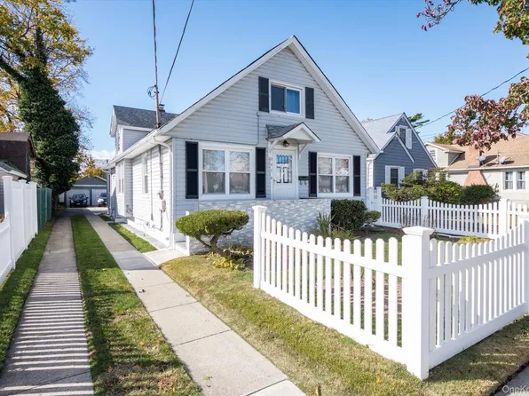 247 N Columbus Avenue, Freeport, NY 11520
