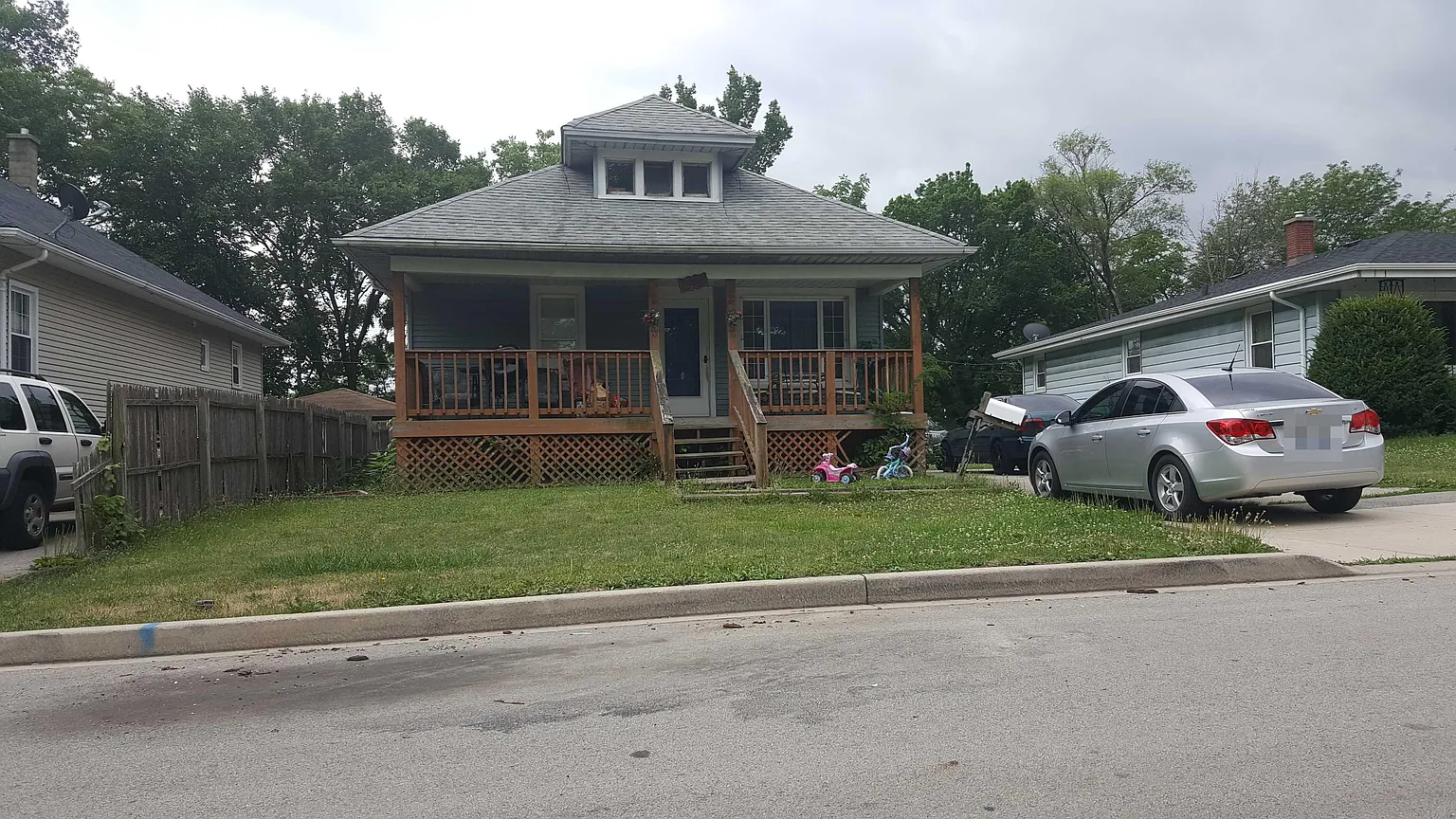 818 Cochrane Ave photo 1
