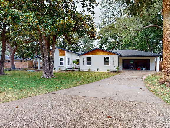 3rd image of 13 Wedgewood Ln