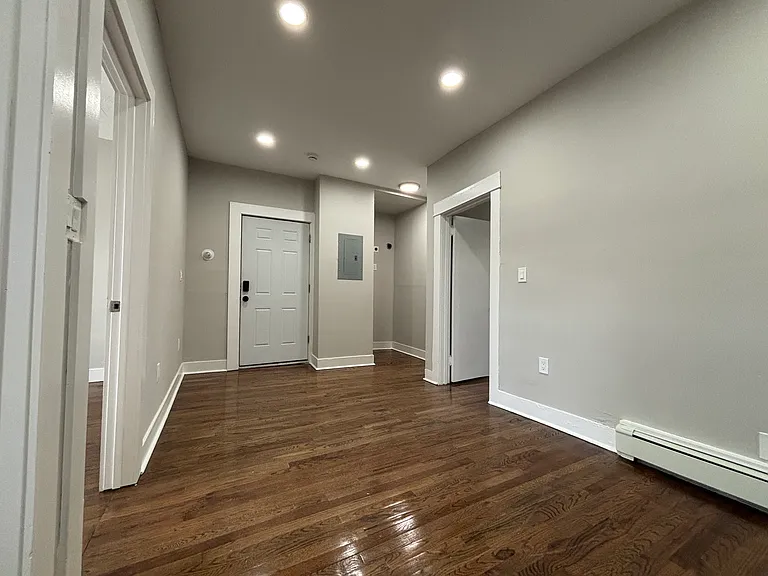 1561 Chapel St #F — Photo 3