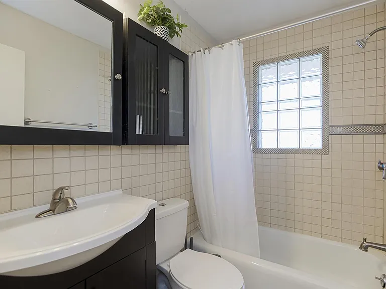 407 SW Stratford Rd — Photo 16