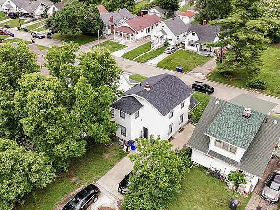 2nd image of 323 Roxbury Rd