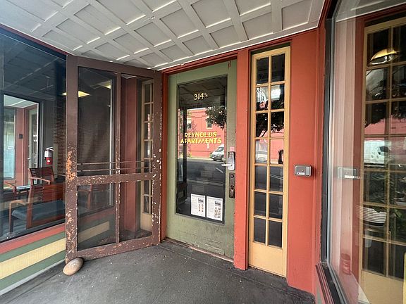 3rd image of 314 1/2 N Pine St APT 5