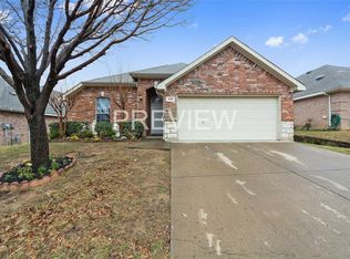 405 Calvary Dr, Euless, TX 76040