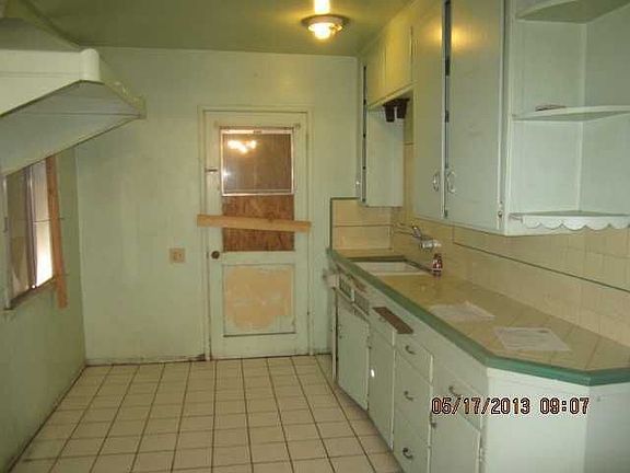 3rd image of 6133 Satsuma Ave