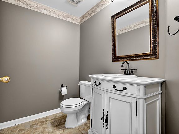 5th image of 124 Warwick Cir