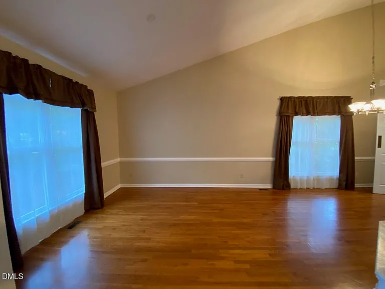 1012 Sturbridge Dr — Photo 4