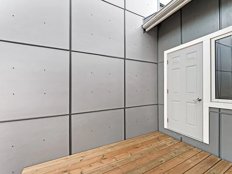 240 Blackburn Ave — Photo 51