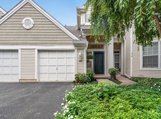 416 Homestead Ct, Stewartsville, NJ 08886