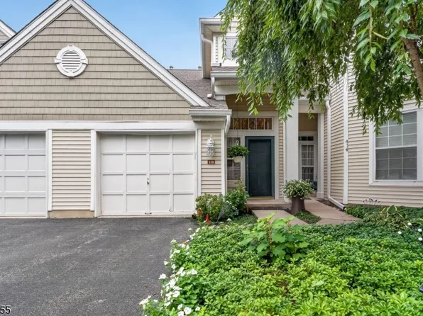 416 Homestead Ct, Stewartsville, NJ 08886