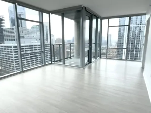 215 W Illinois St APT 4B, Chicago, IL 60654