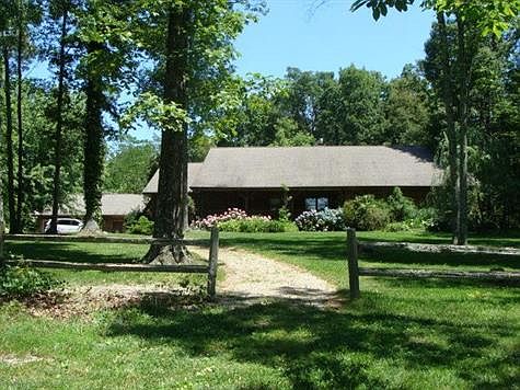 side of house facing Eagle Trace Golf Course