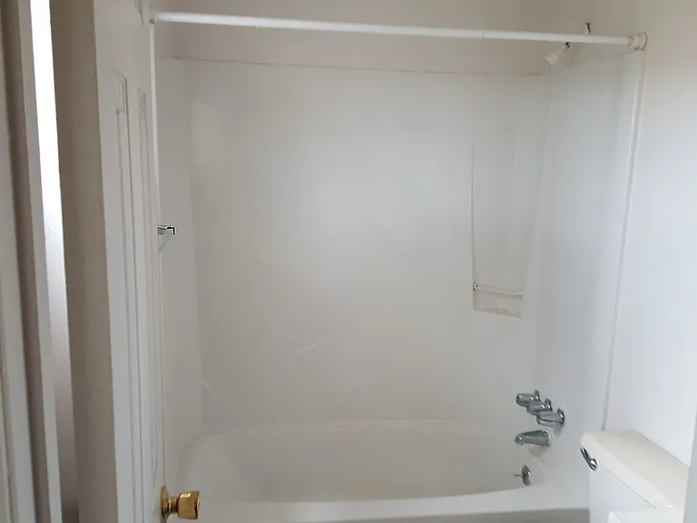844 Chelwood Park Blvd NE — Photo 5