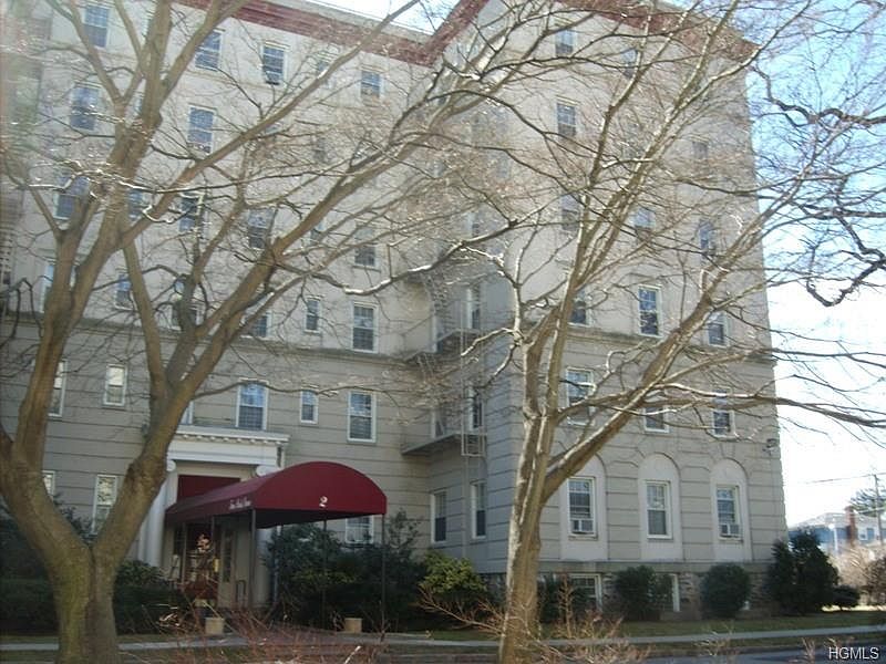 1st image of 2 Park Ln APT 1E
