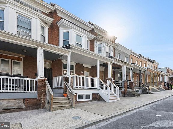3rd image of 1555 Carswell St