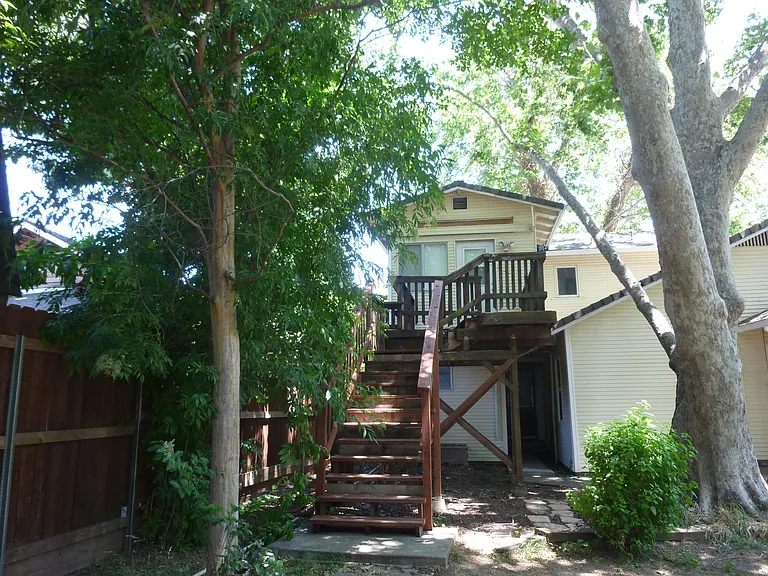 601 Arbutus Ave #B — Photo 1