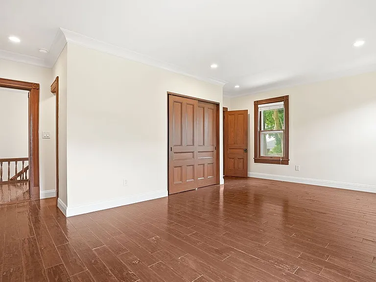 834 John St — Photo 7