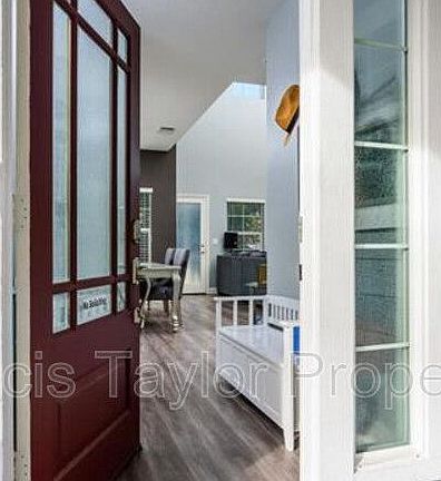 5th image of 810 E 5th Ave