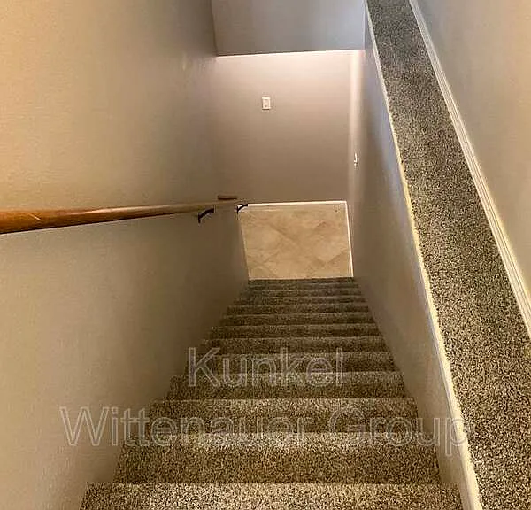 911 Victoria Ln — Photo 30