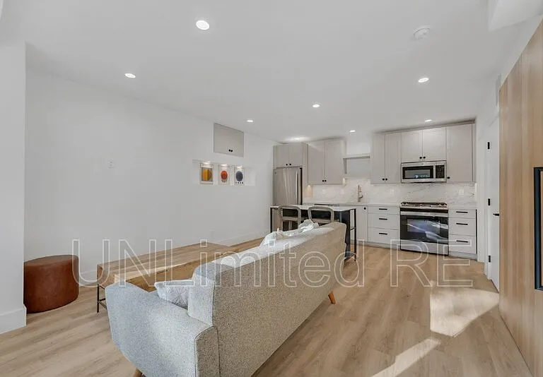 918 W Summit Ave #B — Photo 6